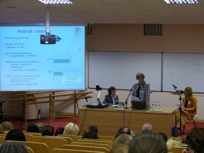 uczestnicy, moderatorzy i prelegenci konferencji Uczeń zdolny wyzwaniem dla współczesnej edukacji