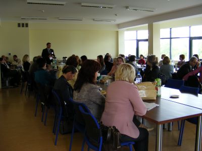 uczestnicy konferencji Uczeń zdolny wyzwaniem dla współczesnej edukacji